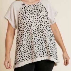 Umgee Dalmatian Print Frayed Hem Tunic Top. Cream-linen-black neutral.Size Small